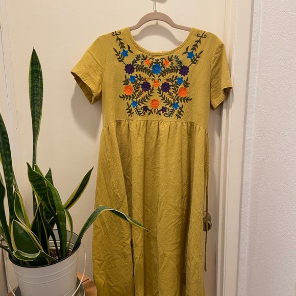 Embroidered midi dress - Picture 2 of 6